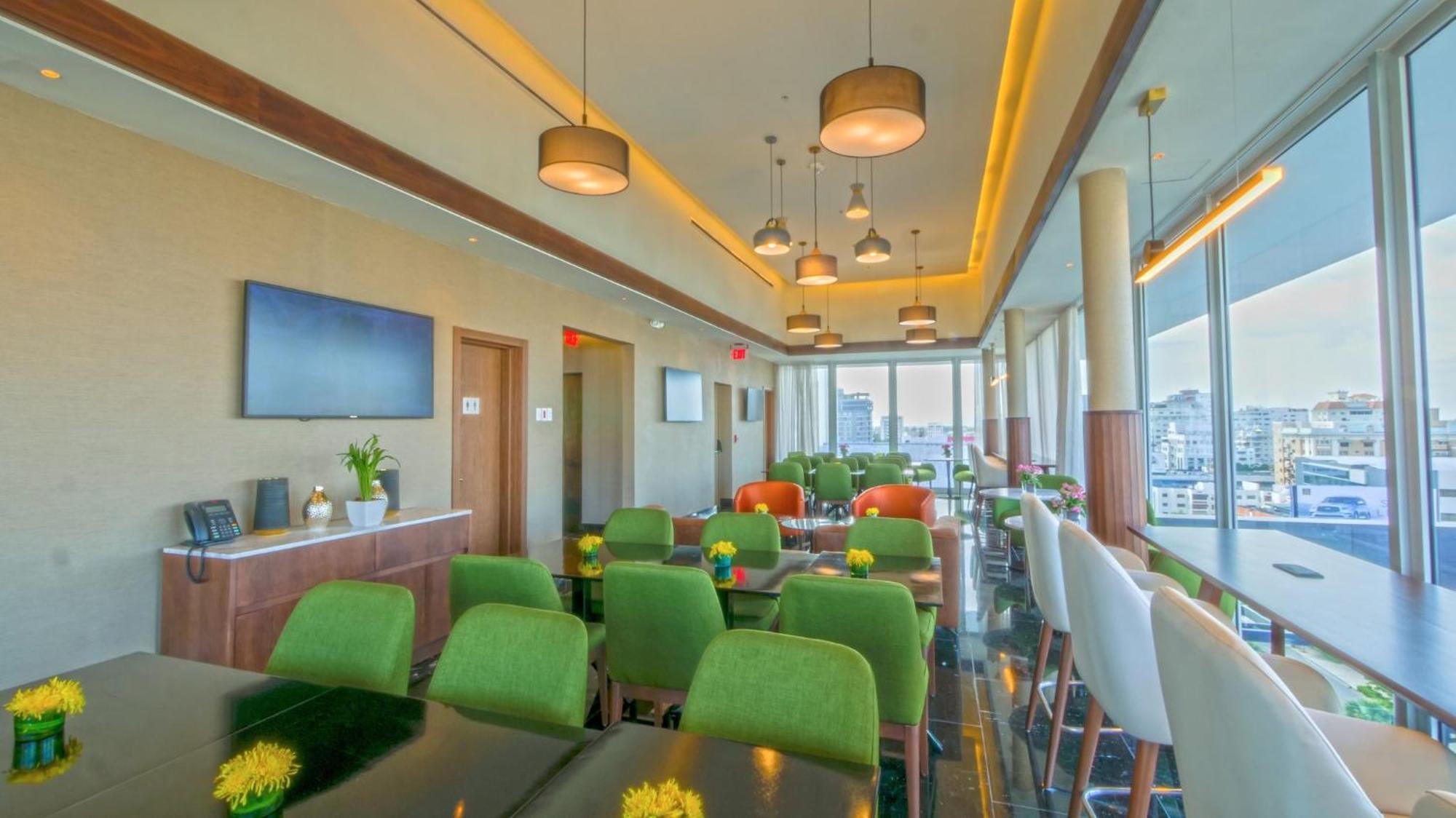 Holiday Inn Santo Domingo By Ihg Exterior foto The lounge at the airport