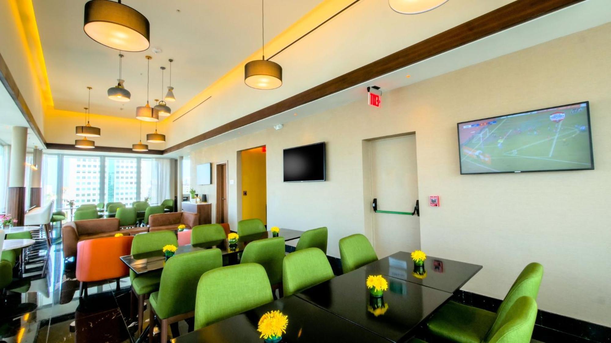 Holiday Inn Santo Domingo By Ihg Exterior foto The lounge at the airport