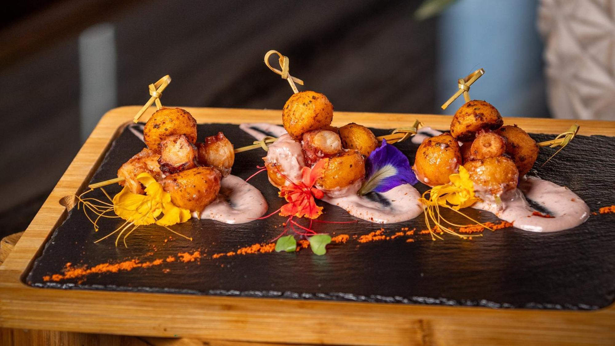 Holiday Inn Santo Domingo By Ihg Exterior foto A dish of chicken 65