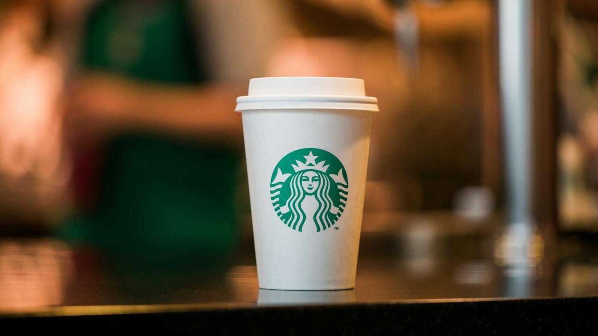 Holiday Inn Santo Domingo By Ihg Exterior foto Starbucks coffee cup